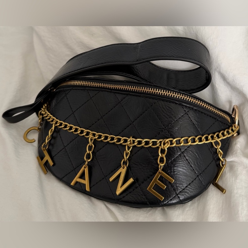👑✅PRICE FIRM✅ Stylish Black Bum Shoulder Bag with Gold Brass Charms. NWOT - Picture 11 of 17